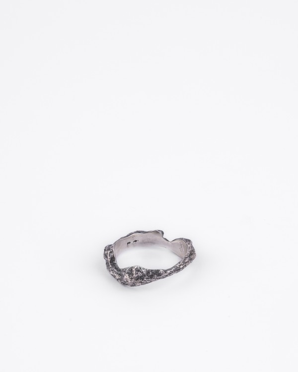 Fosilium patina-plated ring