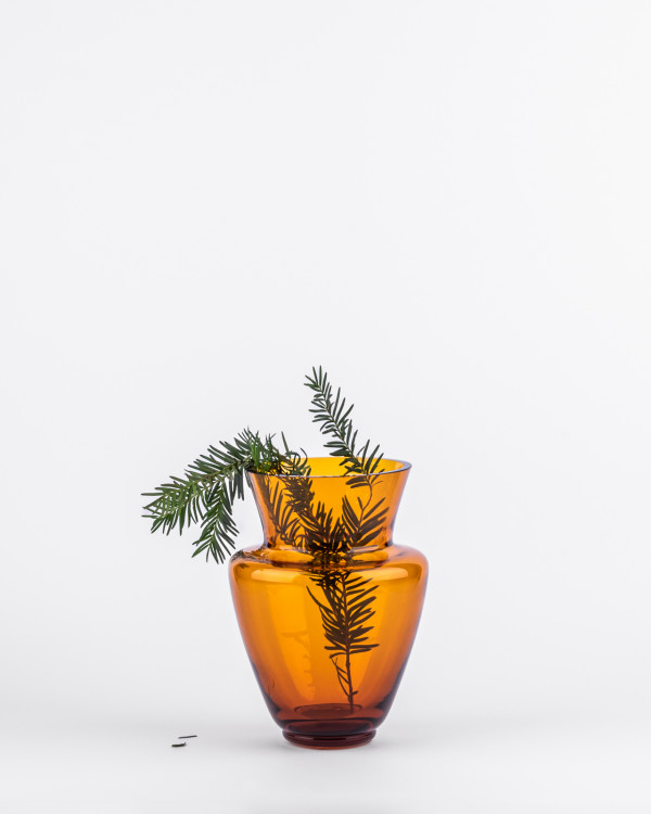 Provoní amber vase