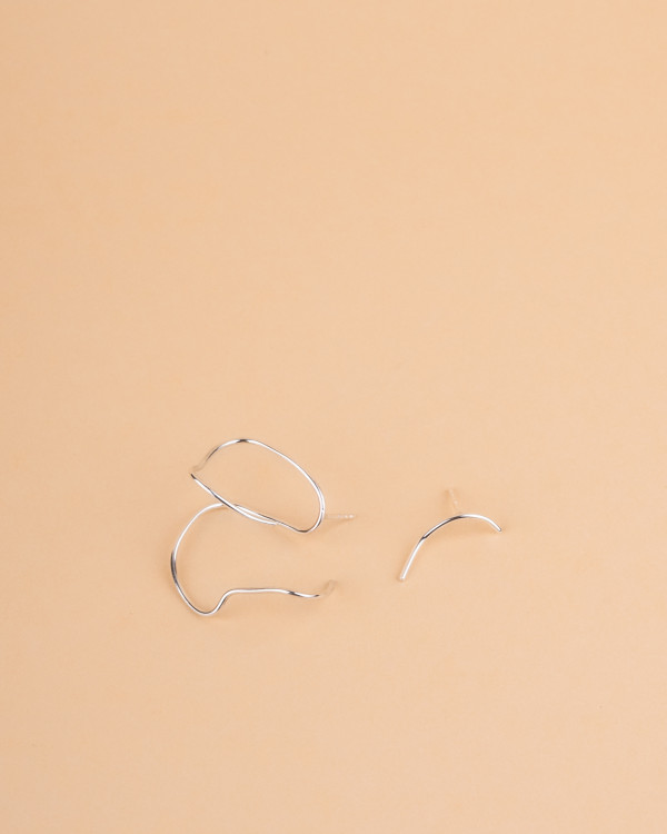 Signature 25 silver earring