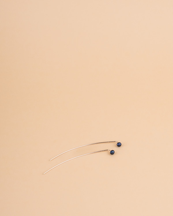 Glyph Pearl black earrings