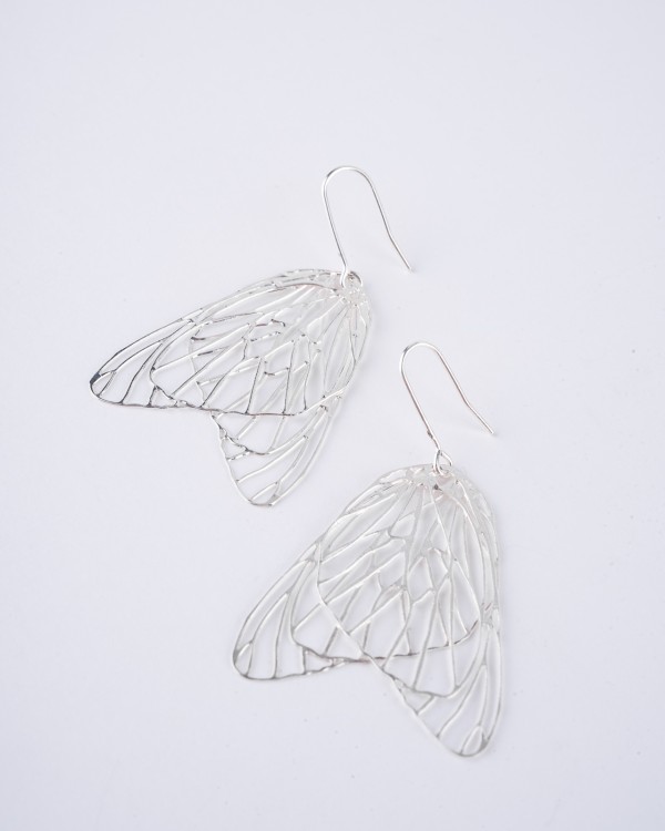 White silver-plated earrings