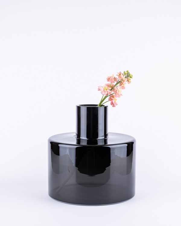 váza čierna