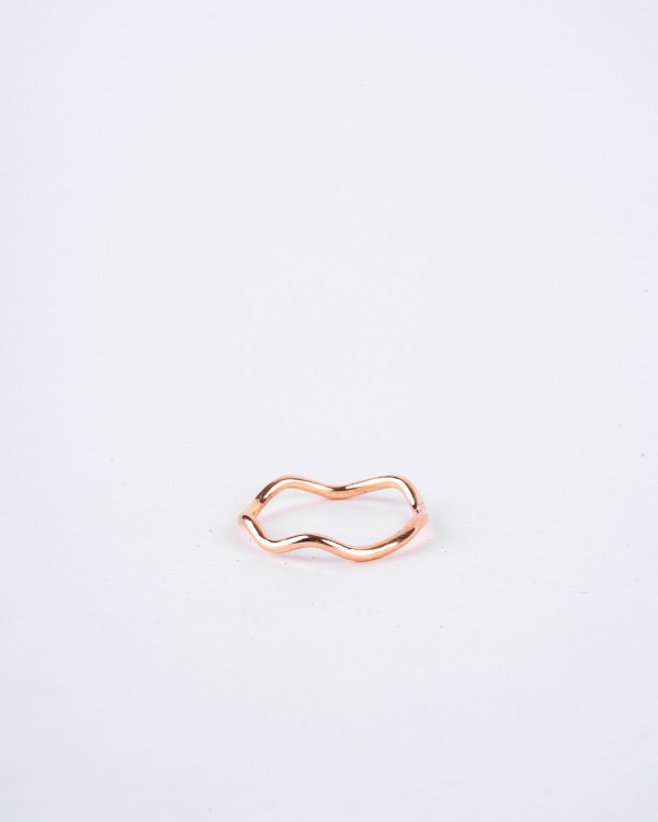 Curve L rose gold ring