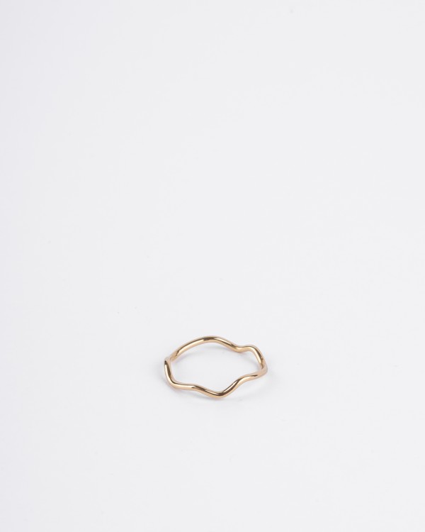 Curve M yellow gold ring