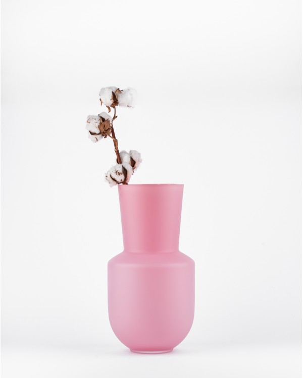 L 02 pink matte vase